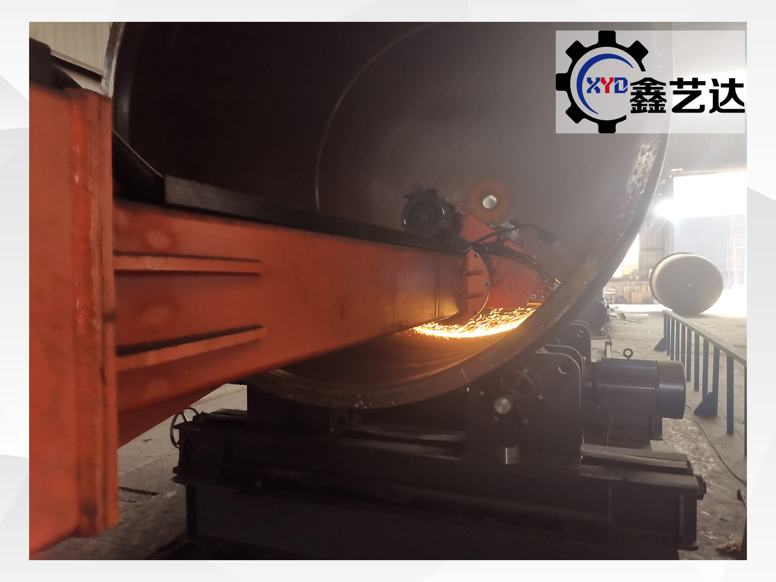 數(shù)控搪瓷反應釜拋光機.jpg 數(shù)控搪瓷反應釜拋光機.jpg