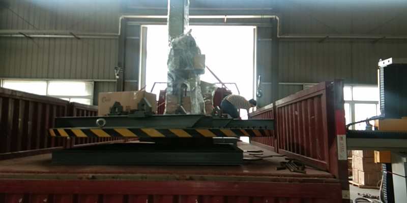 封頭拋光機.jpg 封頭拋光機.jpg